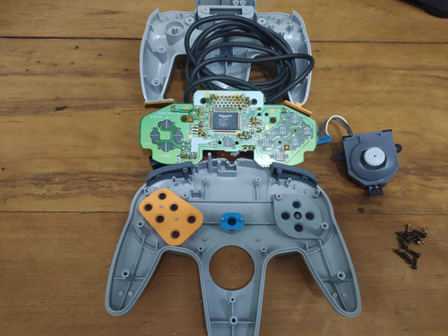 Nintendo 64 Na Caixa C/ Manual Ed. Gradiente Serial Batendo + Expansion Pak, Yoshi's Story, 1 Controle, Cabos E Manuais Originais (Usado)