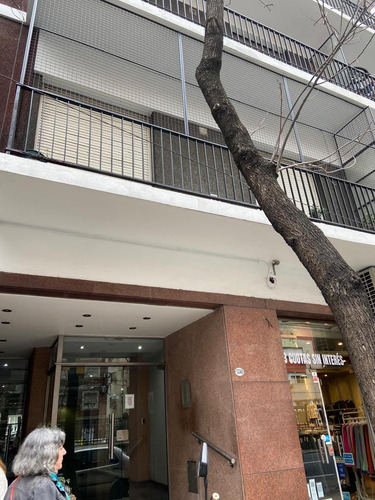 Caballito: 2 Amb. Con Patio Av. Rivadavia Y G.lorca