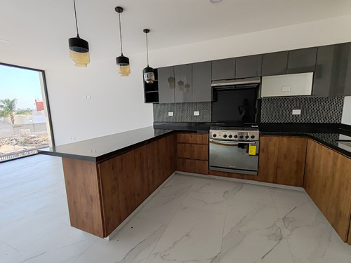 Departamento En Venta De 2 Recámaras En Zona Uvm.