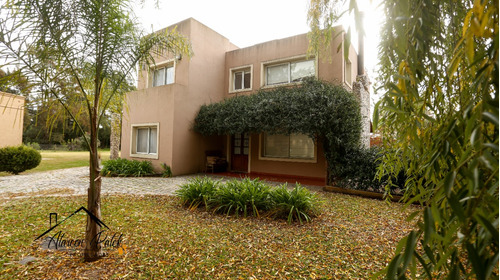 Venta De Casa De 4 Dormitorios En Barrio La Taquara, Cañuelas