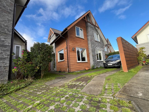 Casa En Venta De 4 Dorm. En Concepción