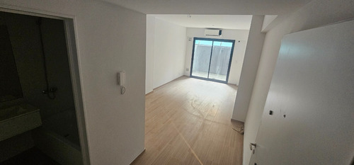 Monoambiente Grande A Estrenar Con Terraza En Av. Corrientes 1930 - Precio Promocional - No Paga Expensas Ni Servicios - Seguridad 24 Hs. - Cerca Subte B Y D - Apto Profesional - Amenities Proyectados