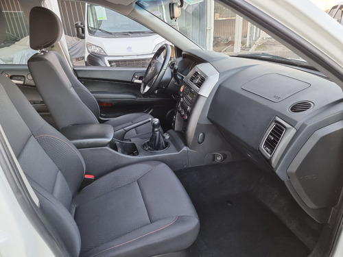 Imagen 12 de 14 de Ssangyong Actyon Sports 2.0 4x2 Mt Full 2018