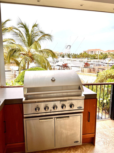 Venta De Hermoso Apartamento Con Vista A La Marina De Cap Cana, Punta Cana