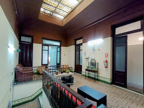 Hogar Estudiantil En Pleno Centro De Montevideo - Tenemos Habitaciones Individuales Y Dobles. Cada Una De Ellas Con Placares Individuales.