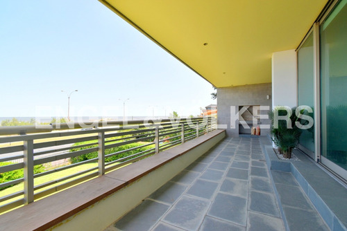 Apartamento Con Vista Al Mar En Carrasco - Id 3249