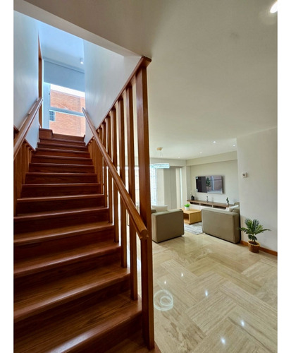 Apartamento En Alquiler 300 M2- Urb. La Castellana
