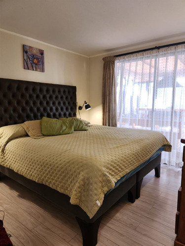 Casa En Venta De 3 Dorm. + Servicio En Colina
