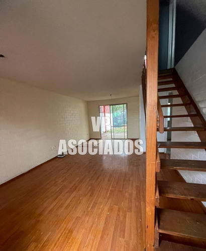 Liquidamos Casa Con 3d Y 2b Conjunto Santa Adela, Buin.