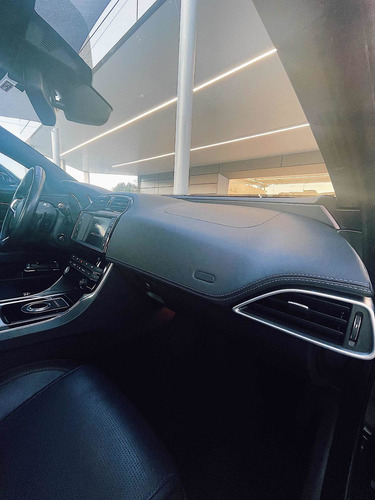 Imagem 8 de 15 de Jaguar Xe R-sport Turbocharged Ed. Limitada 240cv 2017