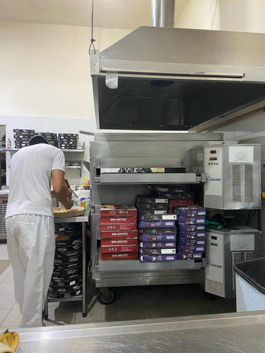 Vendo Pizzaria Muito Bem Montada Faturamento 40 A 50 Mil Mês