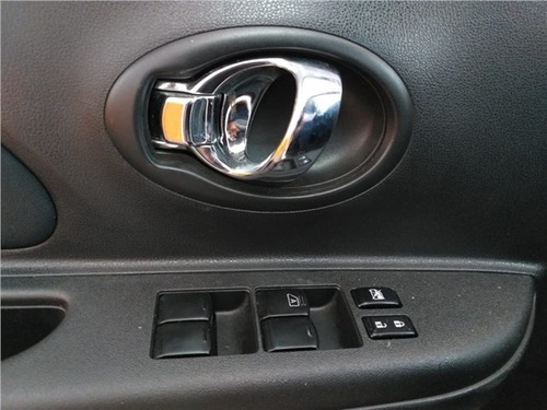 Nissan March 1.6 Sv 16v Flex 4p Manual