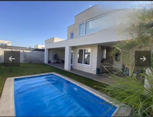 Condominio Borde Blanco - 4 Dormitorios - Piscina