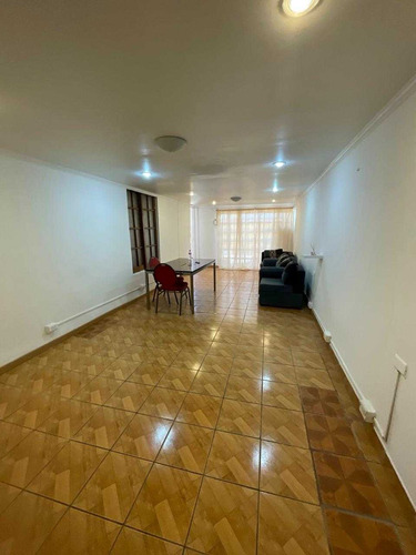 Amplia Casa En Arriendo (80084)