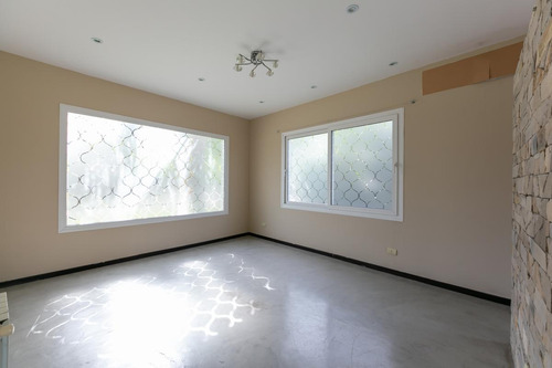 Venta Casa De 4 Ambientes Ubicada En Country Terravista, Zona Oeste.