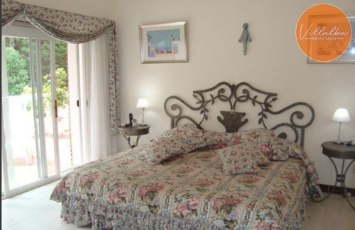 Imagen 10 de 18 de Hermosa Casa En Venta De 5 Dormitorios.