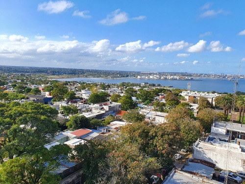 Imagen 3 de 12 de Inmobiliaria Rias Altas Vende Cómodo Apartamento En Piso Alto Con La Mejor Vista Desde El Cerro
