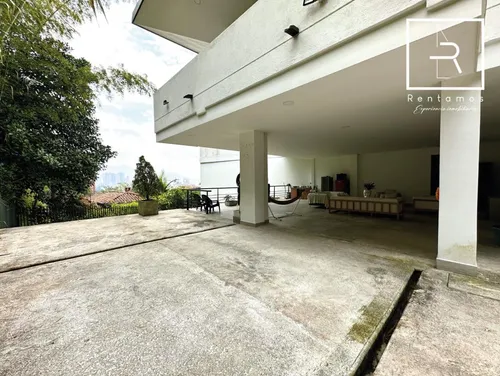 Casa En Venta En El Poblado. Cod V10550