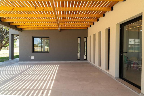 Casa De 4 Ambientes En Venta En Mirabosques, Los Cardales.