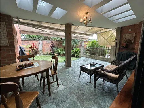 Excelente Casa Para La Venta, Sector Los Balsos, Poblado