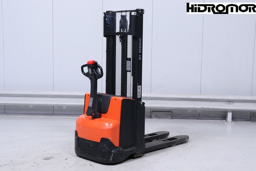 Apilador Bt Toyota Swe100 Torre 2.90mts