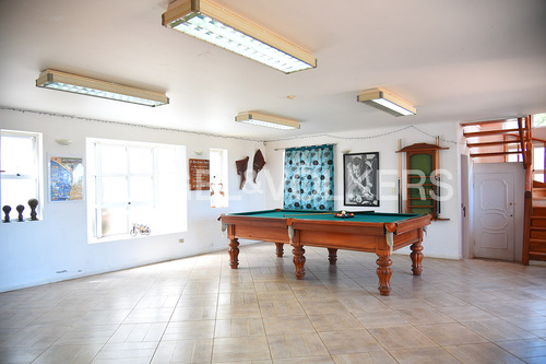 Arriendo Amplia Casa. F90