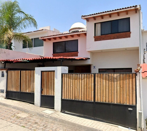 Casa En Excelente Estado De Conservación Y Ubicación Arf