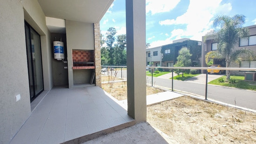Departamento 2 Ambientes En Pb Con Jardín, Parrilla Y Cochera, Seguridad 24hs, Amenities, Alquiler Vigente