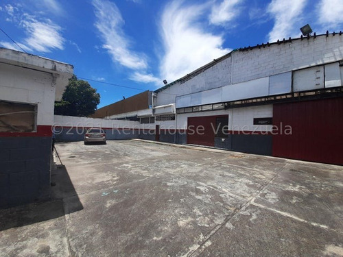 Hector Piña Vende Galpon En Zona Industrial I, 25-8476
