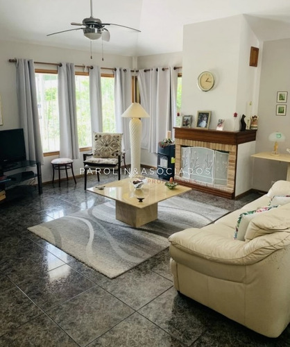 Hermosa Casa En Venta En Pinares -ref:3763