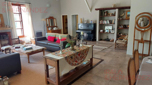 Venta Casa Con Pileta Tipo Chacra En Club De Campo Haras El Malacate