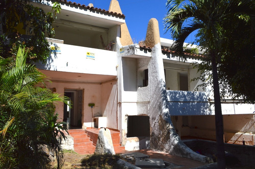 Ubicadísima Propiedad En Venta Como Terreno !