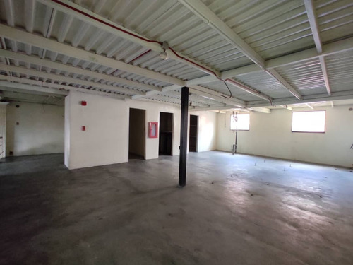 Imagen 8 de 13 de Local Comercial En Av. Principal De Coropo 04265330810