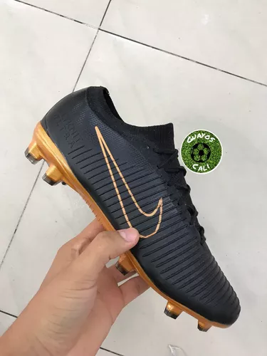 nike tiempo negros con dorado