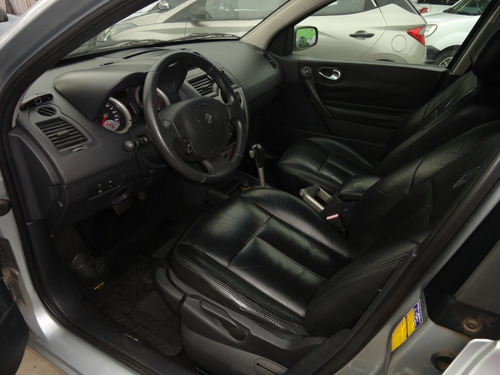 Imagem 12 de 18 de Renaul Megane Grand Tour 2.0 Dynamique Aut.