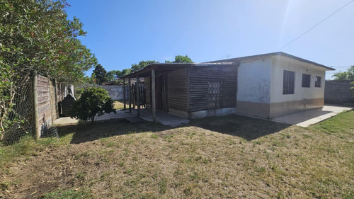 Ml Propiedades Vende, Casa + Taller-galpón En Padrón Único, 3-4 Dormitorios, Próximo A Ruta Interbalnearia Sur Y Avenida Pérez Butler.