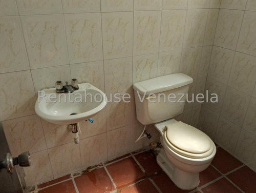 Rafael Gamarra Tu Asesor Inmobiliaro Alquila Comodo Y Amplio Local Comercial, En Plena Avenida Bolivar De Los Rastrojos. Amplio Estacionamiento, Alto Trafico Vehicular Y Peatonal. Baño Interno, Patio
