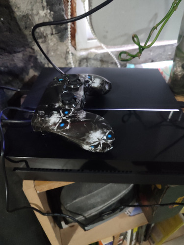 Consola Playstation 4 Fatcon 3 Juegos En Forma Físico Gratis Negro (Usado)