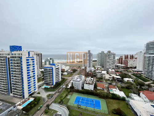 Edificio A Pasos De Playa Brava Y Playa Mansa Con Todos Los Servicios