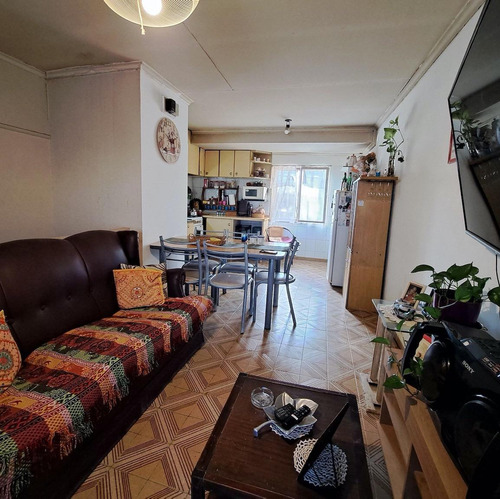 Casa En Venta - 6 Dormitorios 2 Baños - Cocheras - 200mts2 - Neuquen