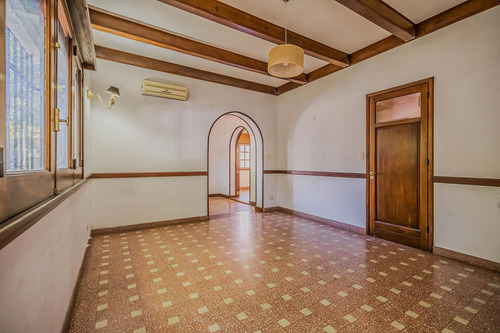 Venta Casa Olivos Vicente Lopez 4 Ambientes Con Dependencia Garage Patio Jardin Parrilla