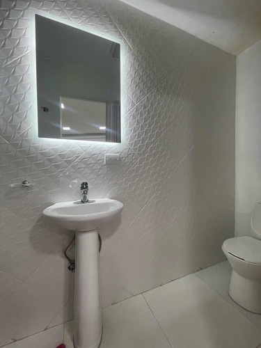En Venta Moderna Y Lujosa Casa Ubicada En La Urb Avp Colinas De Carrizal. Rz
