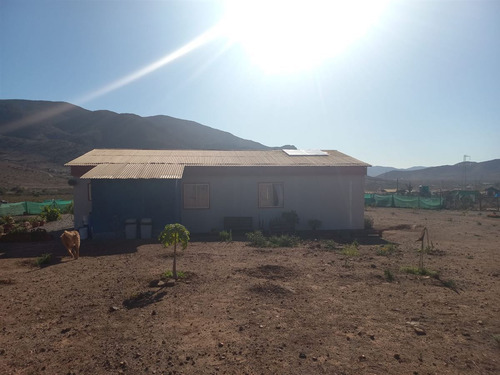 Se Vende Terreno De 5567 Mts2 Con Casa, 3 Dorm. 2 Baños.