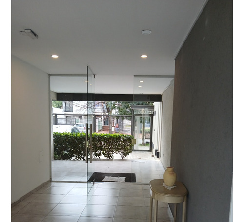 Reservado! Alquiler Departamento 2 Ambientes En Planta Baja Muy Luminoso Con Pequeño Espacio Verde Propio