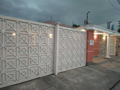 Imagen 4 de 30 de Casa En Venta. Urb. Andrés Bello. Maracay