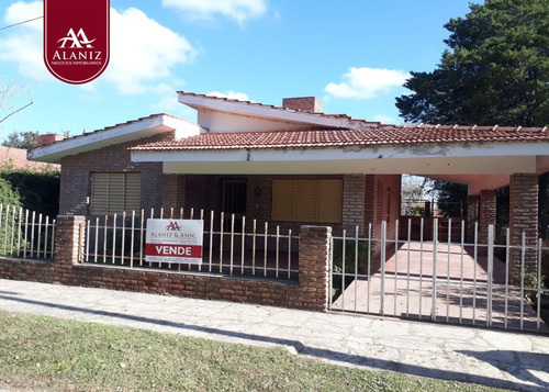 Venta De Casa En Merlo, Excelente Ubicación