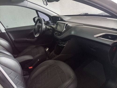 Imagen 14 de 15 de Peugeot 208 Feline 1.6 N 5p Pack Cuero