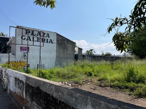Land With Excellent Location In Manzanillo, Just One Block From The Beach.