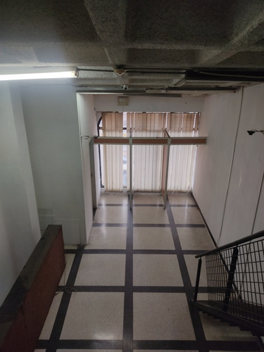 Vendo Lindo Local Con Mezzanina C.c Casona 1. Asesor Inmobiliario Silvia Jaramillo.