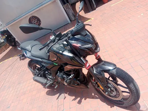 Hermosa Motocicleta Pulsar N 250 Como Nueva De Color Negro